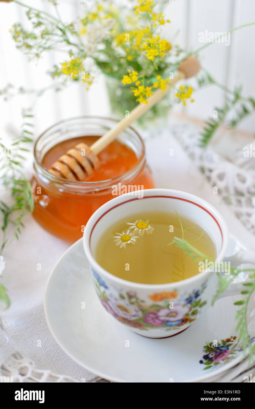 Wildblumen und Kamille Tee Stockfoto