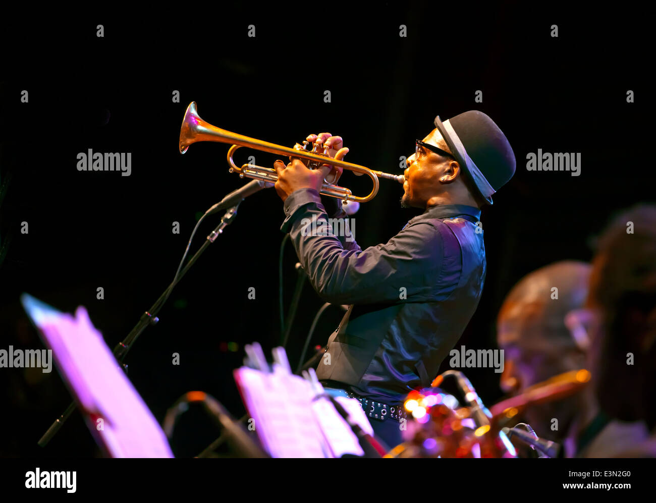 ROY HARGROVE auf Trompete mit ROY HARGROVE Bigband - JAZZ FESTIVAL 2010 MONTEREY, California Stockfoto