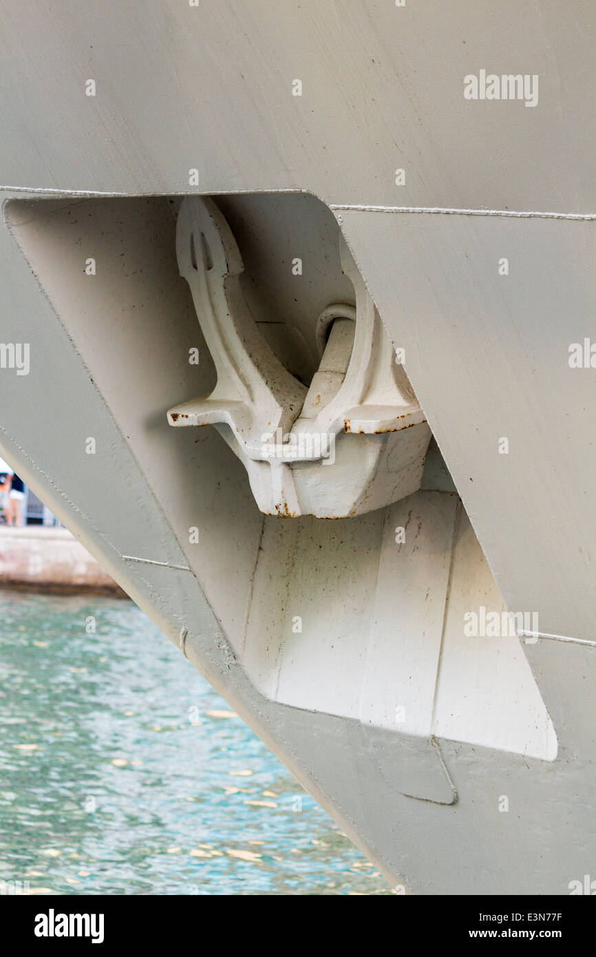 Schiffe Anker am Bug eines Kreuzfahrtschiffes tourist Stockfoto