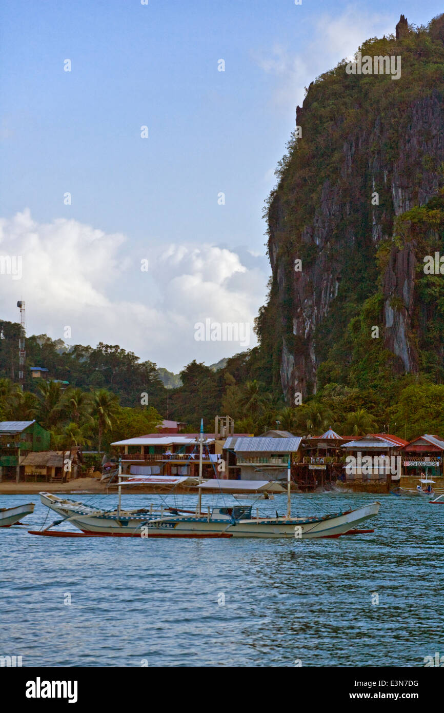 EL NIDO Hafen im Nordwesten der Insel PALAWAN - Philippinen Stockfoto