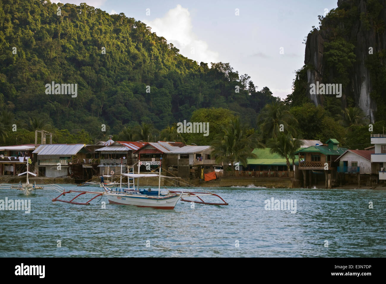 EL NIDO Hafen im Nordwesten der Insel PALAWAN - Philippinen Stockfoto