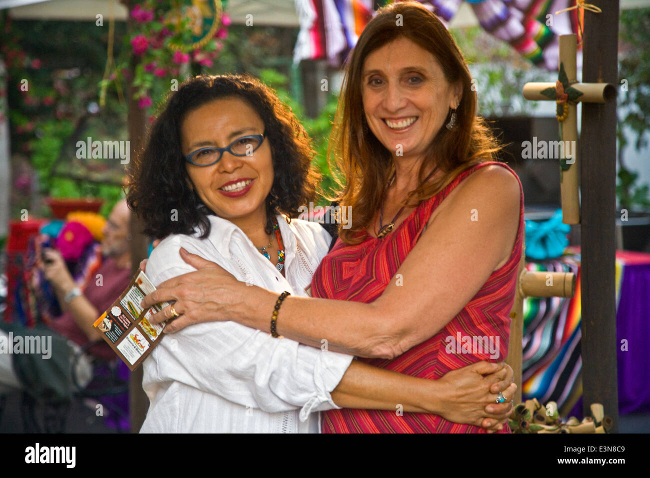 Freunde zu besuchen, am ALTMARKT - SAN DIEGO, Kalifornien Stockfoto