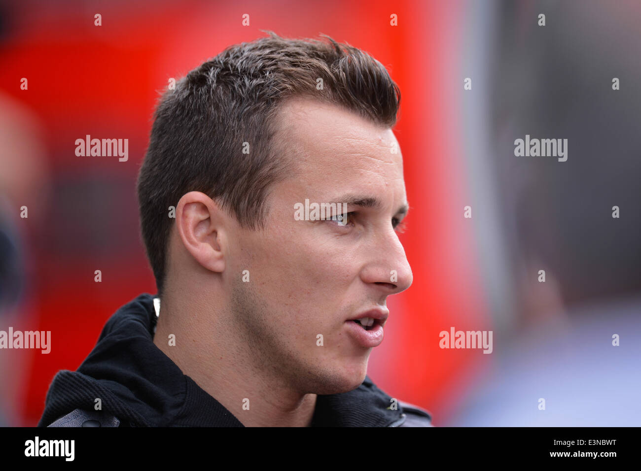 Spielberg, Österreich. 21. Juni 2014. Ehemalige österreichische Formel-1-Pilot Christian Klien hat einen Chat im Fahrerlager beim Rennen Red Bull Ring in Spielberg, Österreich, 21. Juni 2014 verfolgen. Die 2014 Formel 1 Grand Prix Österreich statt findet am 22. Juni. Foto: David sollte/Dpa - NO-Draht-SERVICE-/ Dpa/Alamy Live News Stockfoto