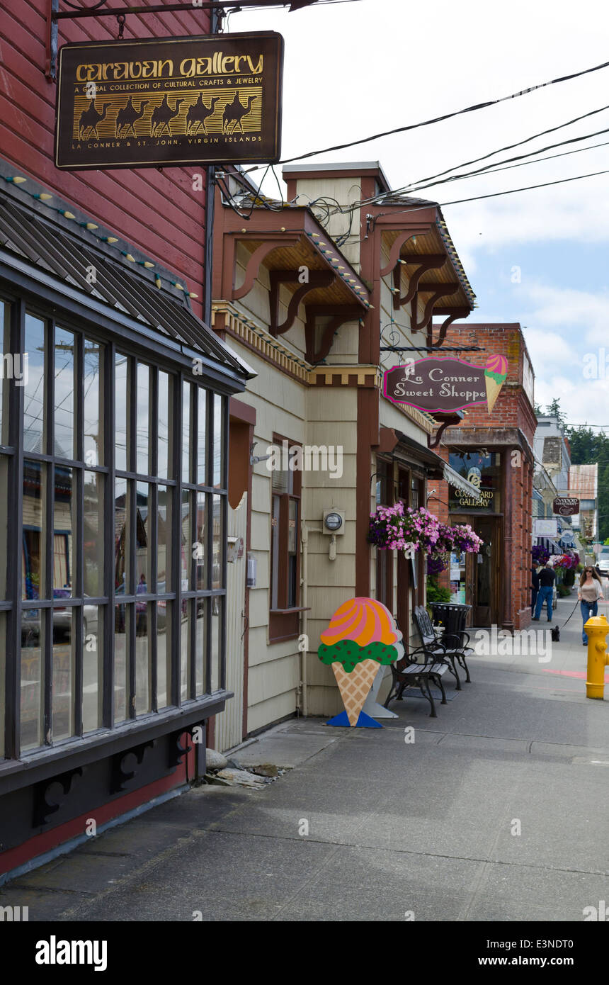 Einzelhandel interessante Läden, Geschäften und Restaurants an der Hauptstraße (1. Str.) von La Conner, US-Bundesstaat Washington. Kunstgalerie. Stockfoto