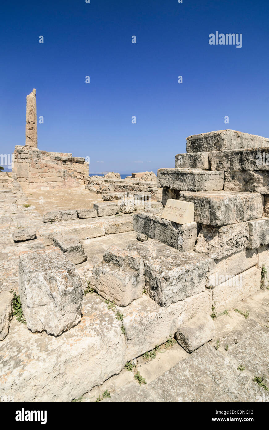 Die Ruinen der Tempel des Apollo auf die antike Stätte von Hill Koloni, Aegina Insel in Griechenland Stockfoto