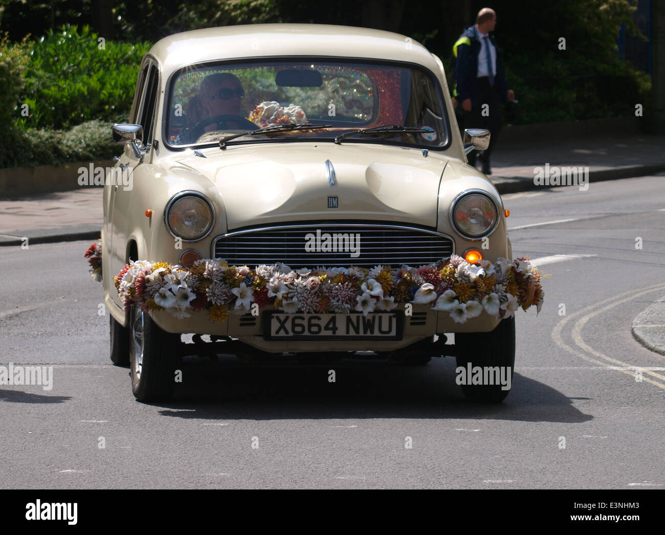 Hindustan Motors, Botschafter Auto geschmückt mit Blumen, Oxford, UK Stockfoto
