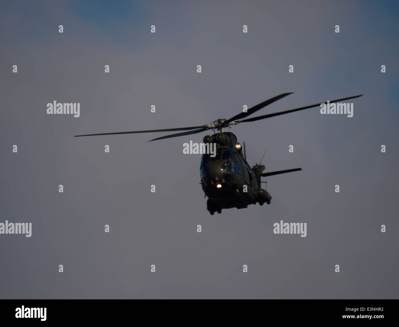 RAF Puma HC2 Hubschrauber während des Fluges, UK Stockfoto