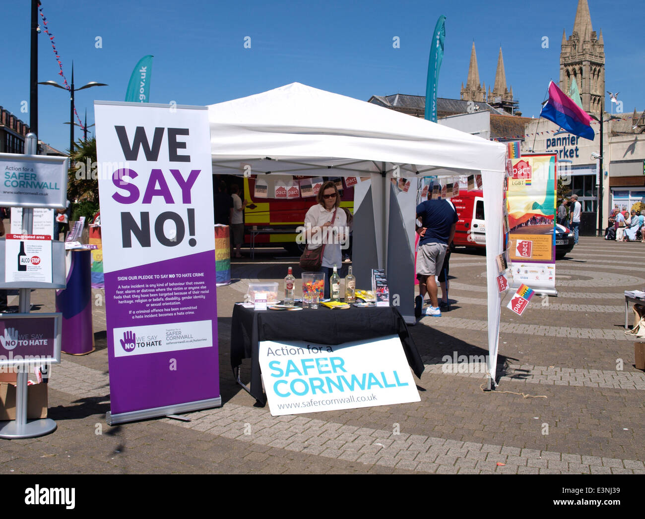 Aktion für einen sichereren Cornwall Informationen stand auf Truro, Cornwall, UK Stockfoto