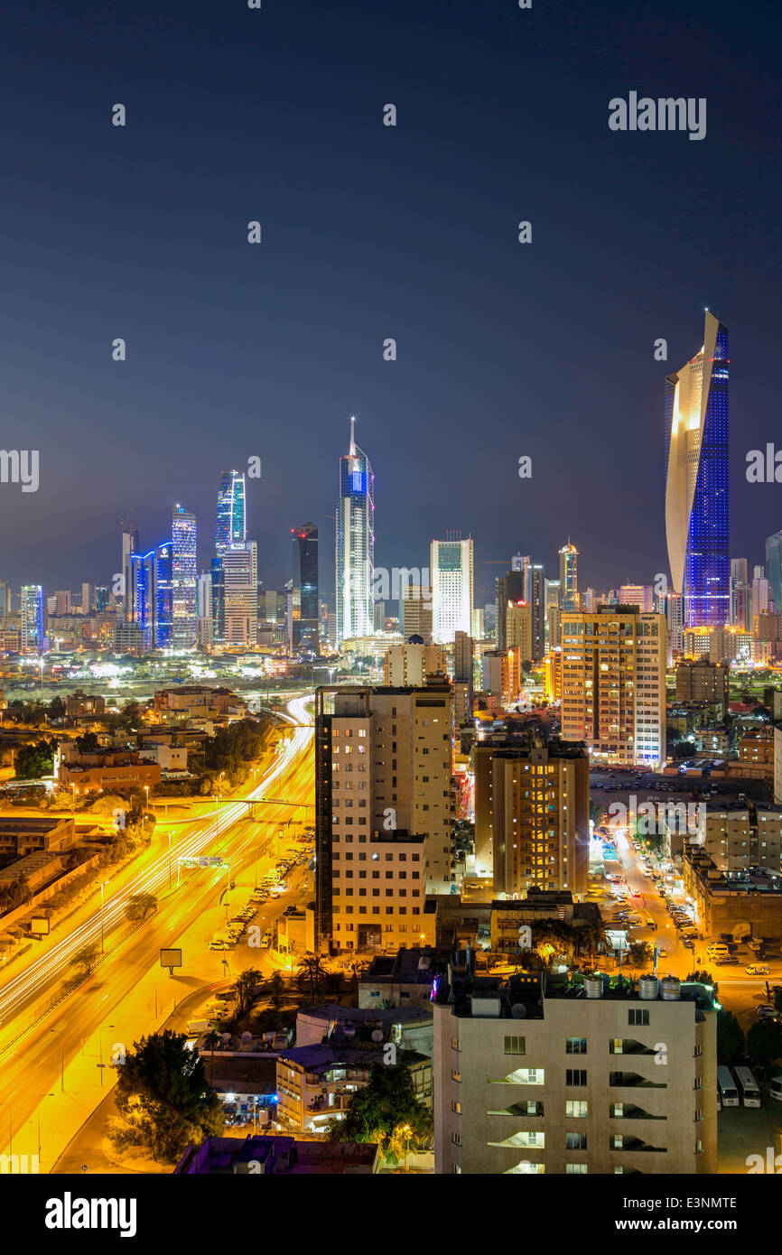 Kuwait, moderne Skyline und zentraler Geschäftsbezirk, erhöhten Blick Stockfoto