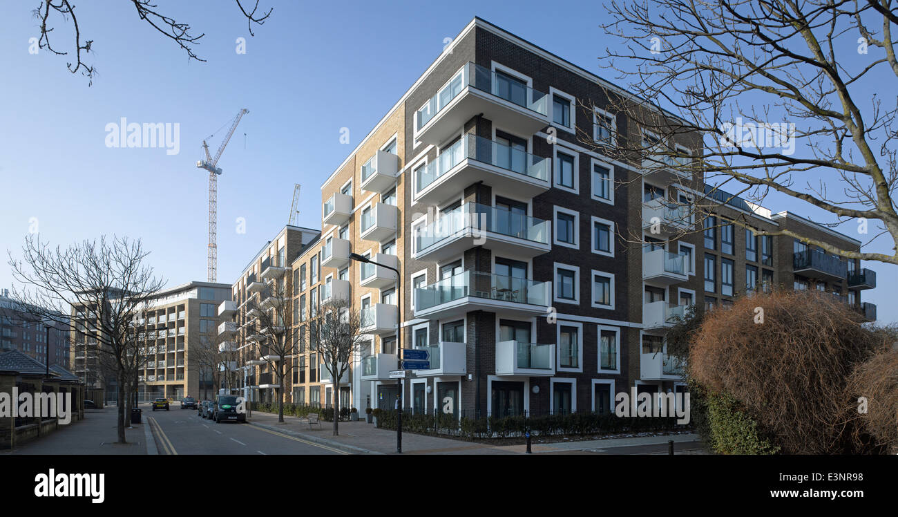 Balkon-Fassade aus Kanada Wasser Wohnungen, London, UK. Stockfoto