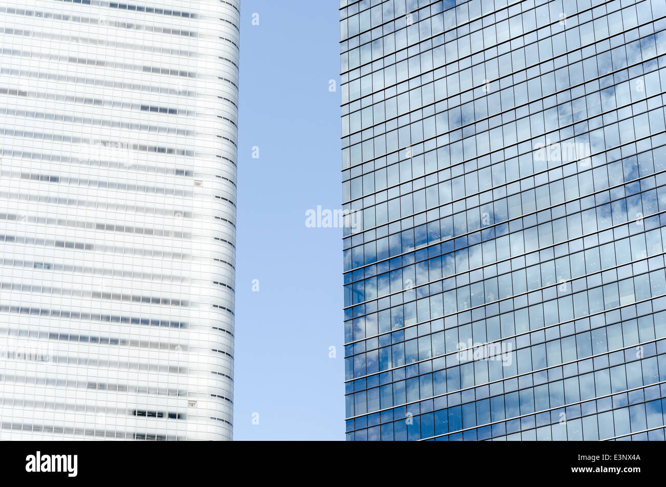 Moderne Wolkenkratzer, hergestellt aus Stahl und Glas Stockfoto
