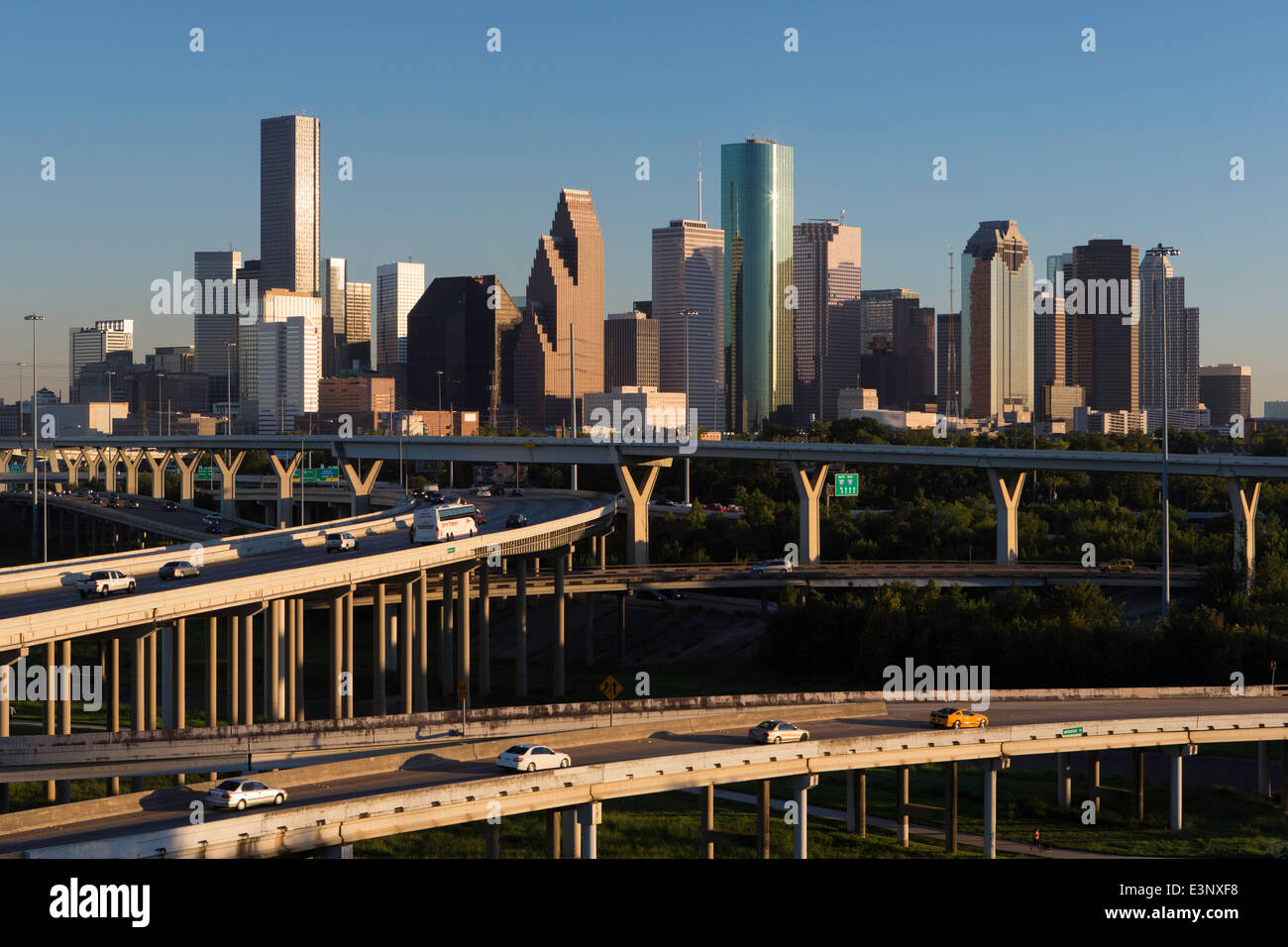 Skyline der Stadt und Autobahn, Houston, Texas, Vereinigte Staaten von Amerika Stockfoto