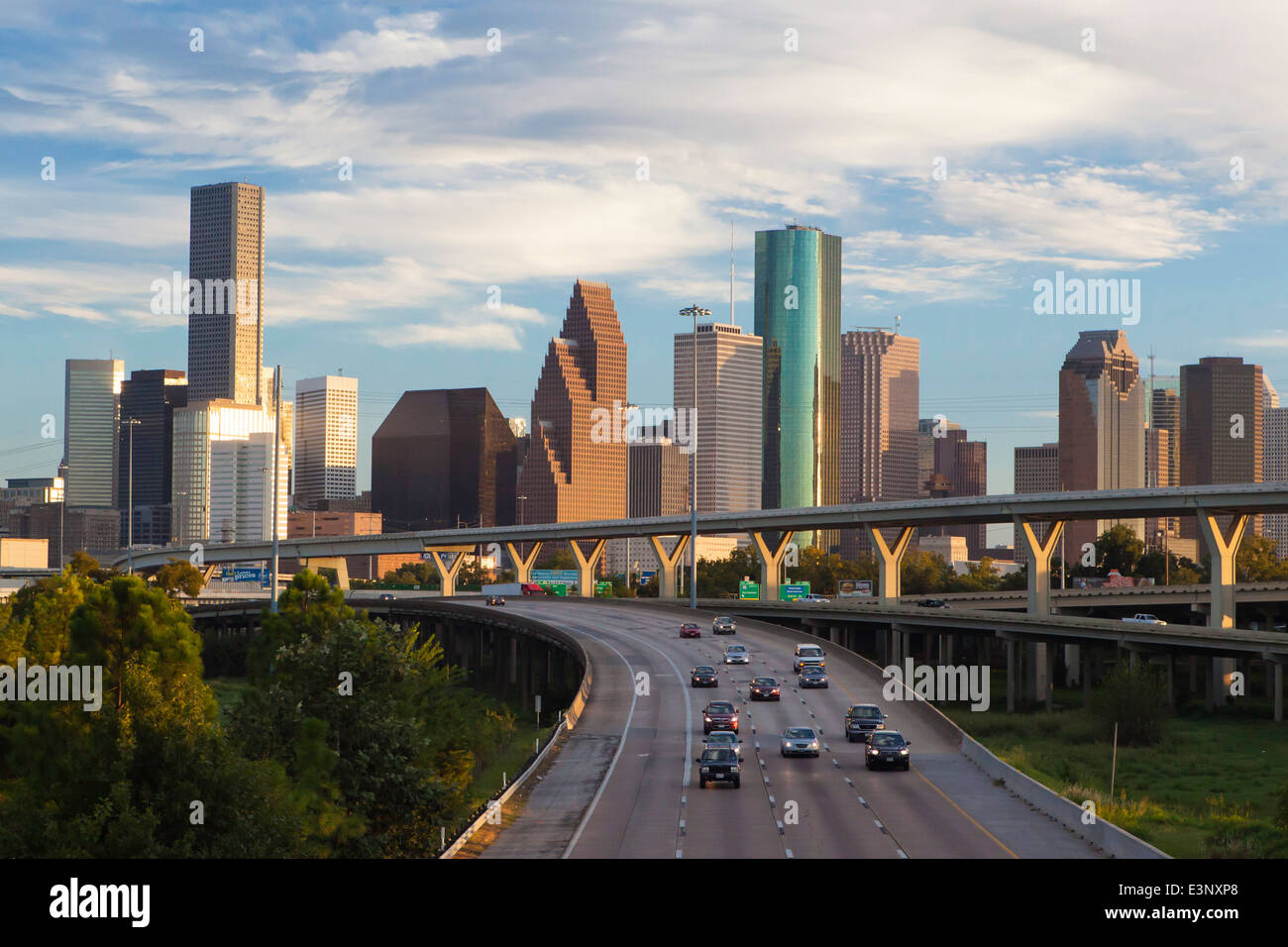 Skyline der Stadt und Autobahn, Houston, Texas, Vereinigte Staaten von Amerika Stockfoto