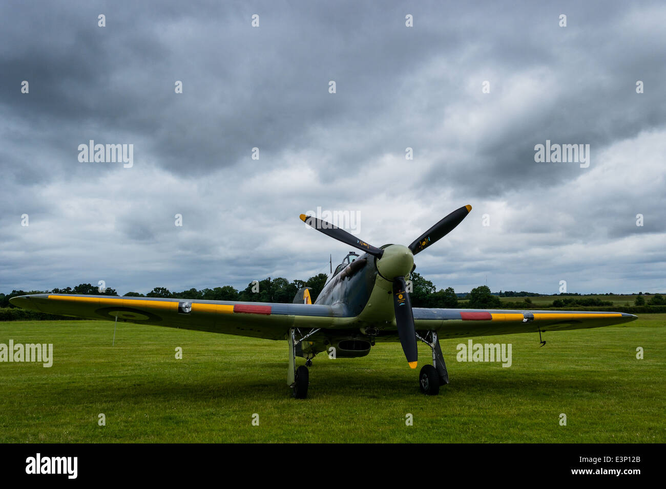 Eine restaurierte Hawker Sea Hurricane 1 b, im Besitz der Shuttleworth Collection auf Shuttleworth Flugplatz Stockfoto