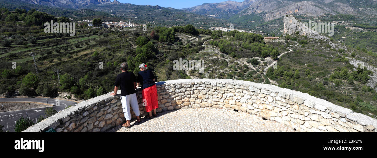 Die Sierrade Aitana Berge von Guadalest mittelalterliche Dorf, Costa Blanca, Spanien, Europa Stockfoto