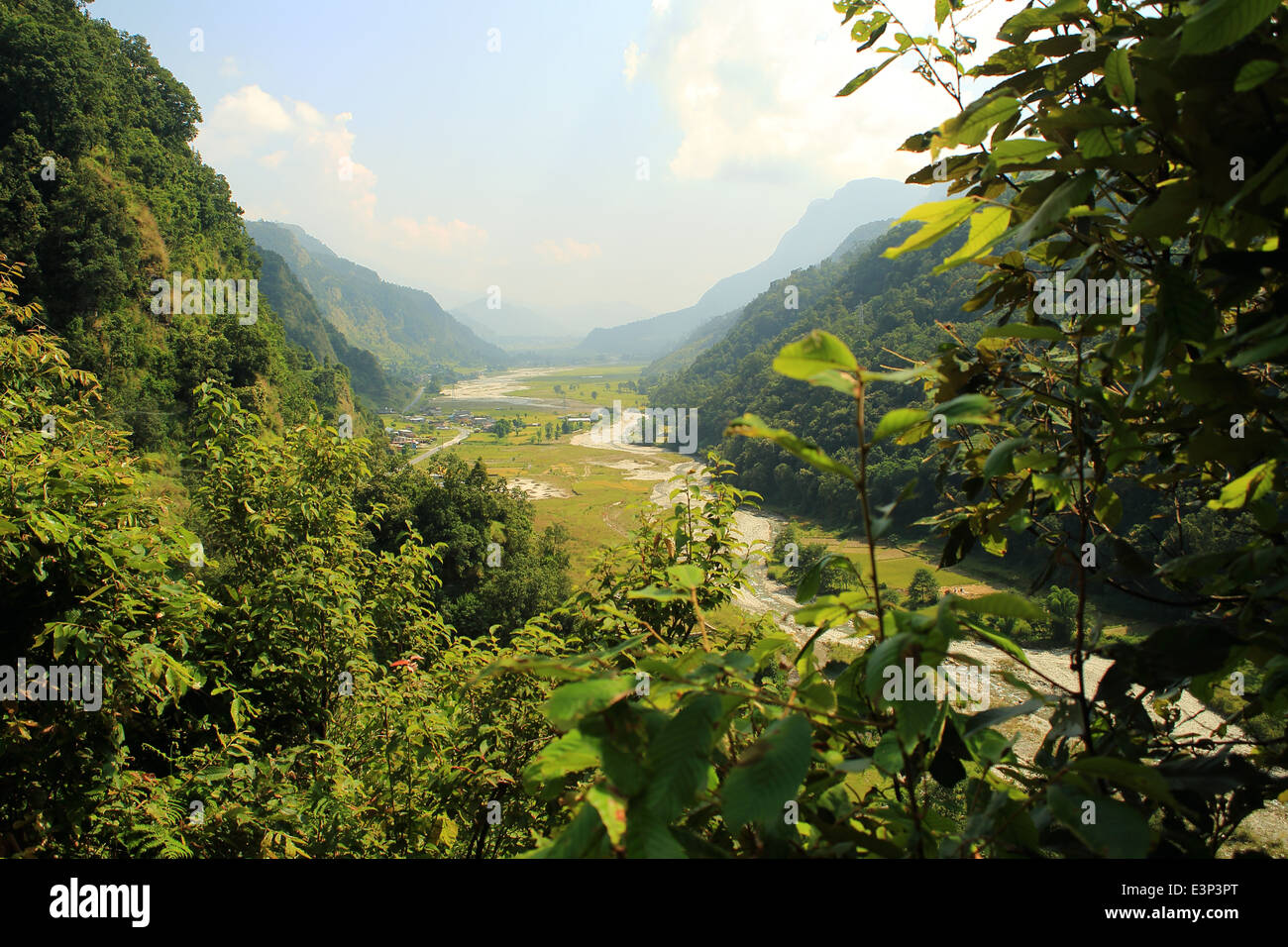 Der Seti Gandaki-Flusstal und Phedi Dorf. Distrikt Kaski-Nepal. 0465 Stockfoto