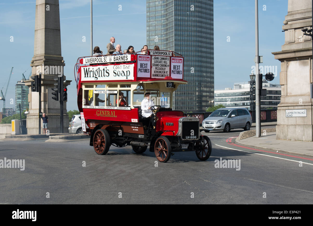 2013 und 2014 wiederhergestellt durch das London Transport Museum, der Bus zu einem seiner ersten öffentlichen Auftritte macht. Stockfoto