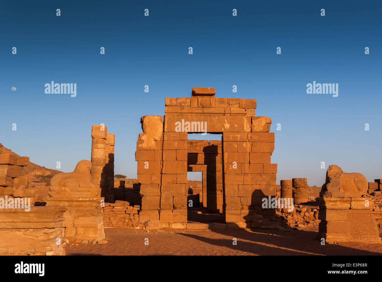 Avenue des Rams und Tempel des Amun-Ra, Naqa, Nord-Sudan Stockfoto
