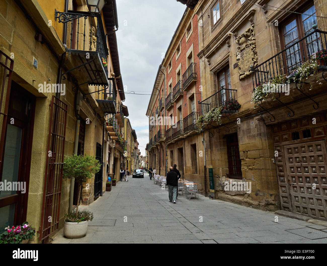 Santo Domingo De La Calzada, La Rioja, Spanien. Eine Gasse in der Altstadt. Stockfoto