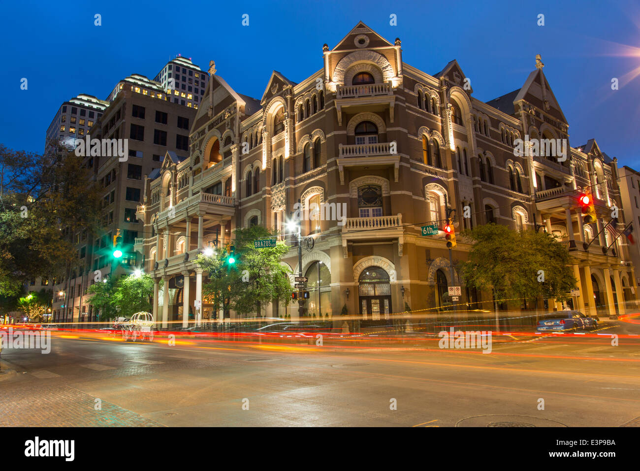Das historische Driskell-Hotel auf der Sixth Street in der Abenddämmerung in der Innenstadt von Austin, Texas, USA Stockfoto