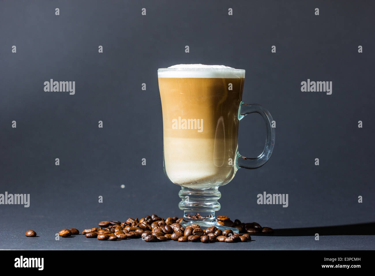 Frisch gemachte heiße Acpuccino Morgen Stockfoto