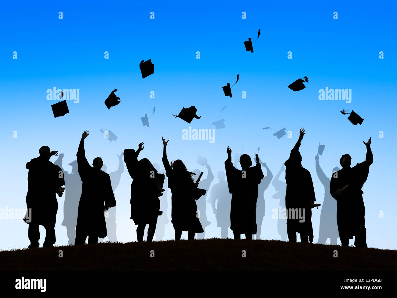 Diverse internationale Studentengruppe feiert Abschluss Stockfoto