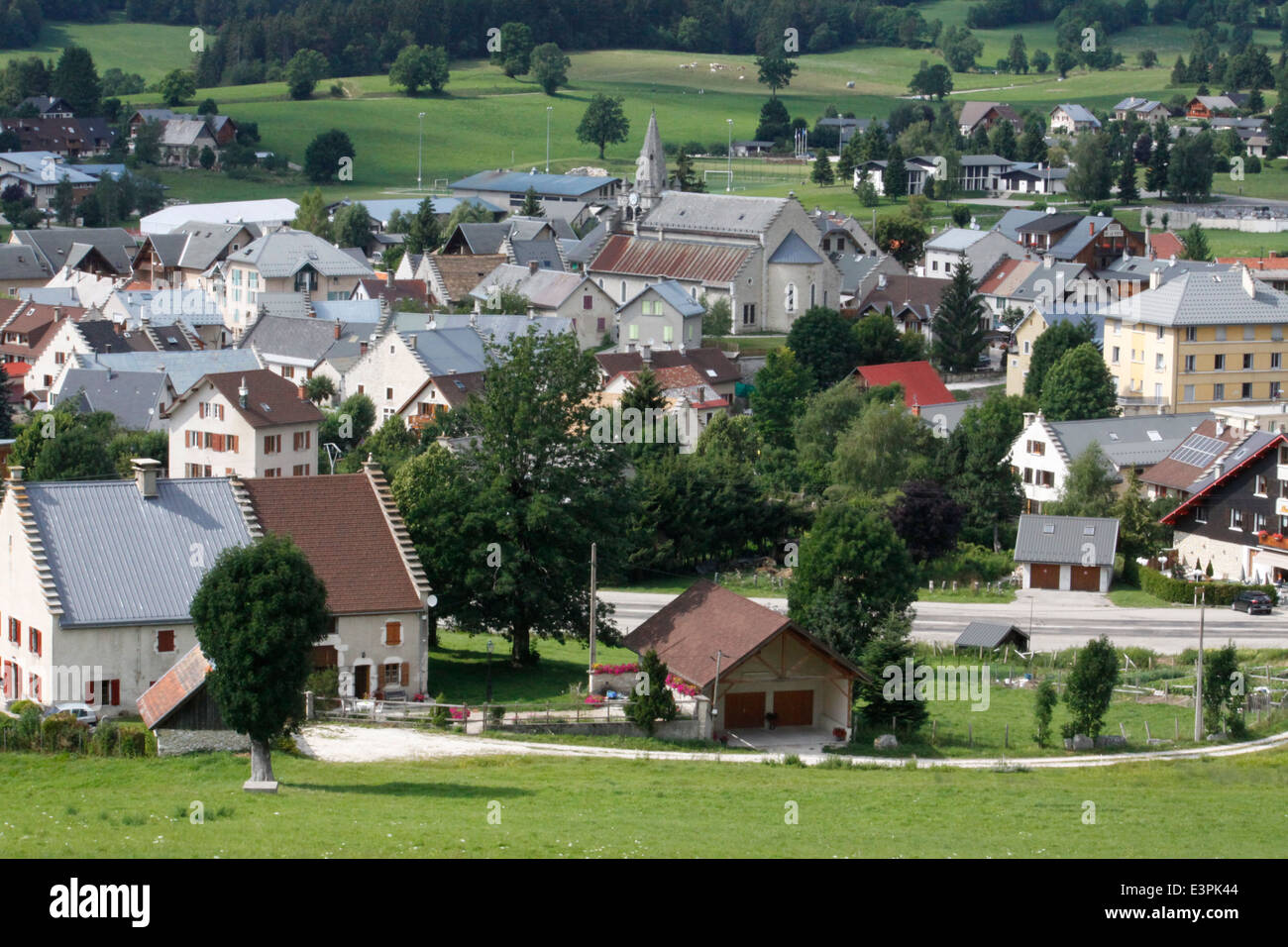 Dorf von Autrans im nationalen natürlichen Park von Vercors, Isere, Rhône-Alpes, Frankreich zurückgreifen. Stockfoto