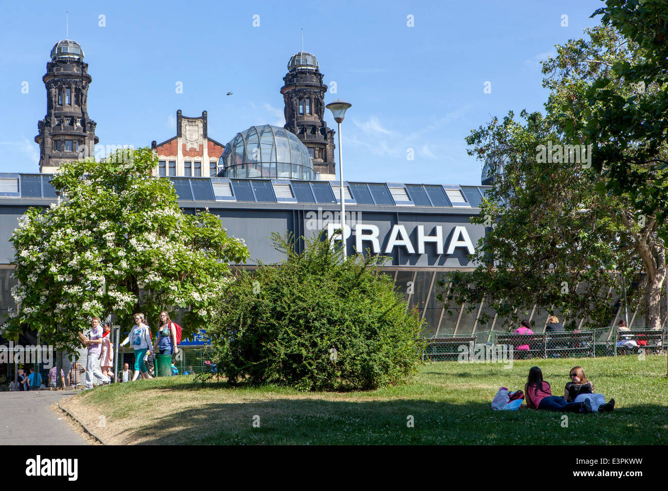 Prager Hauptbahnhof Prag Hauptbahnhof Park außerhalb der Tschechischen Republik, Europa Stockfoto