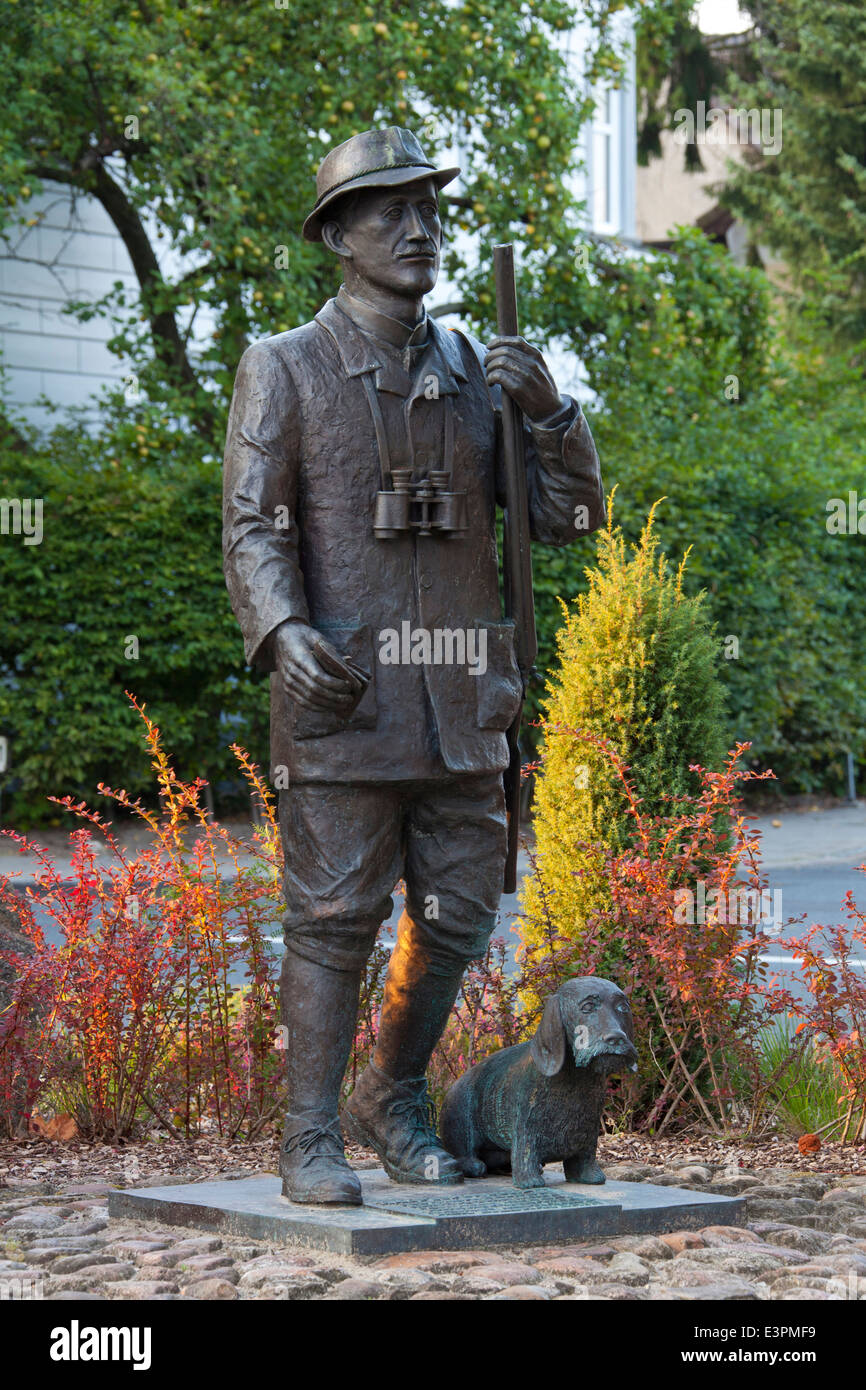 Bronzestatue des deutschen Schriftstellers Hermann Loens. Walsrode, Lüneburger Heide, Niedersachsen, Deutschland Stockfoto