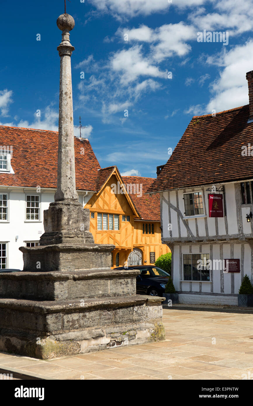 UK England, Suffolk, Lavenham, Markt-Quadrat, Kreuz und C15th kleiner Saal Stockfoto