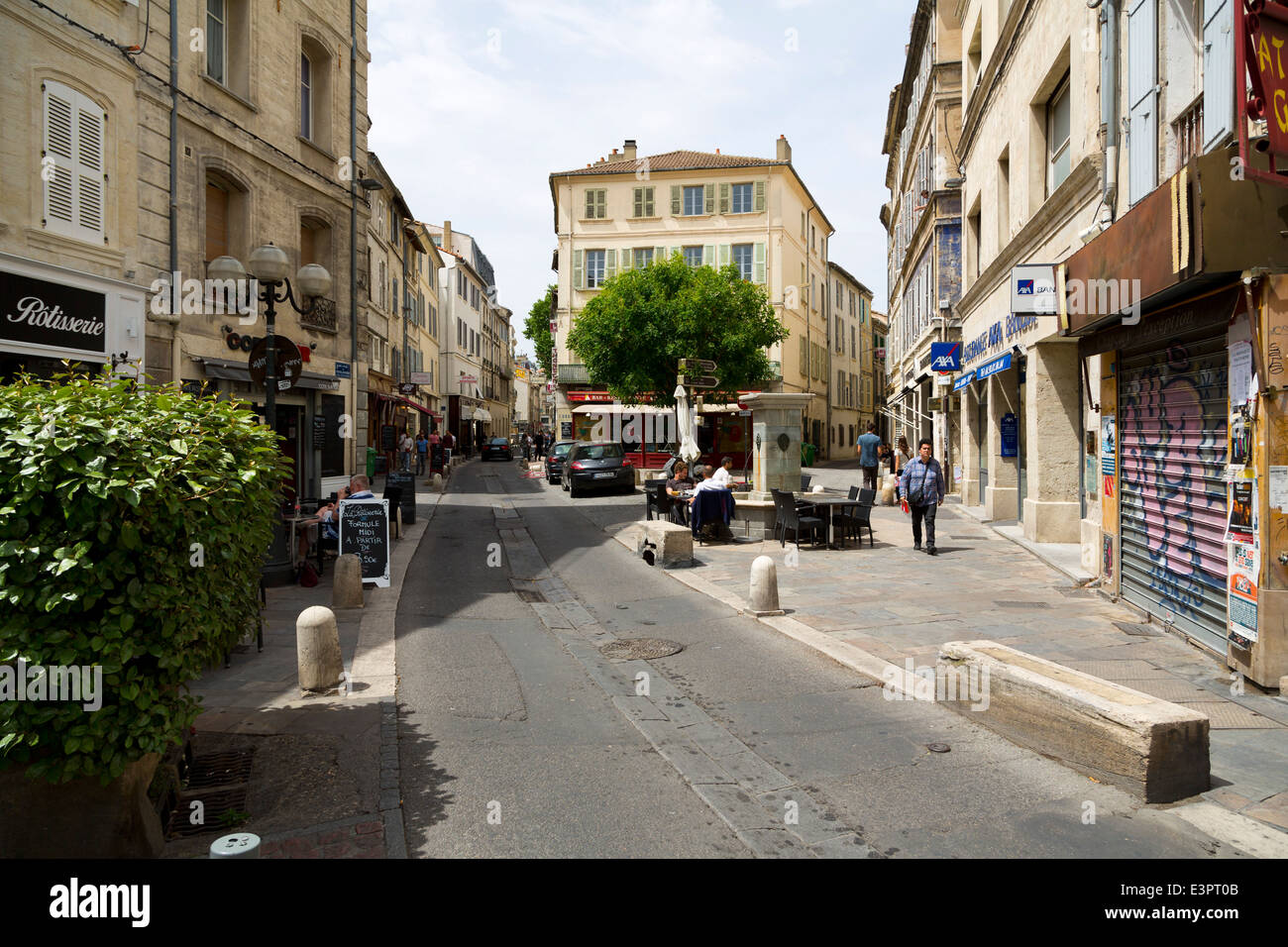 Leben auf der Straße in der Altstadt von Avignon, Provence, Frankreich Stockfoto