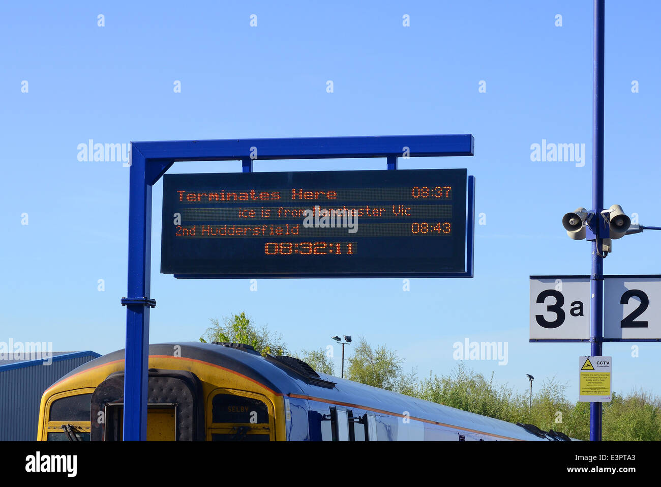 Zug Informationen Portal bei Selby Railway Station Vereinigtes Königreich Stockfoto