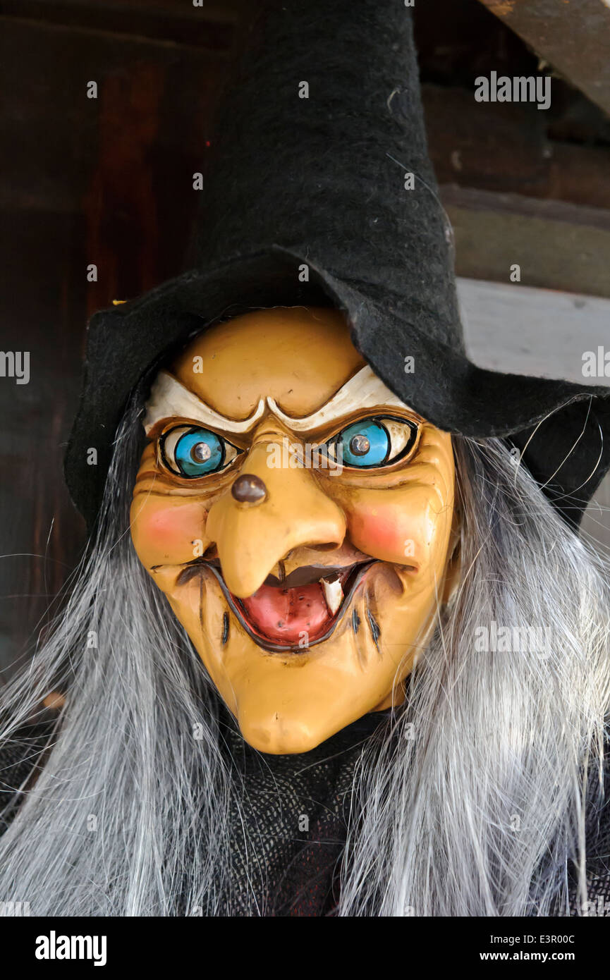 Eine lächelnde Hexe Marionette auf Prager Markt, Tschechien. Stockfoto