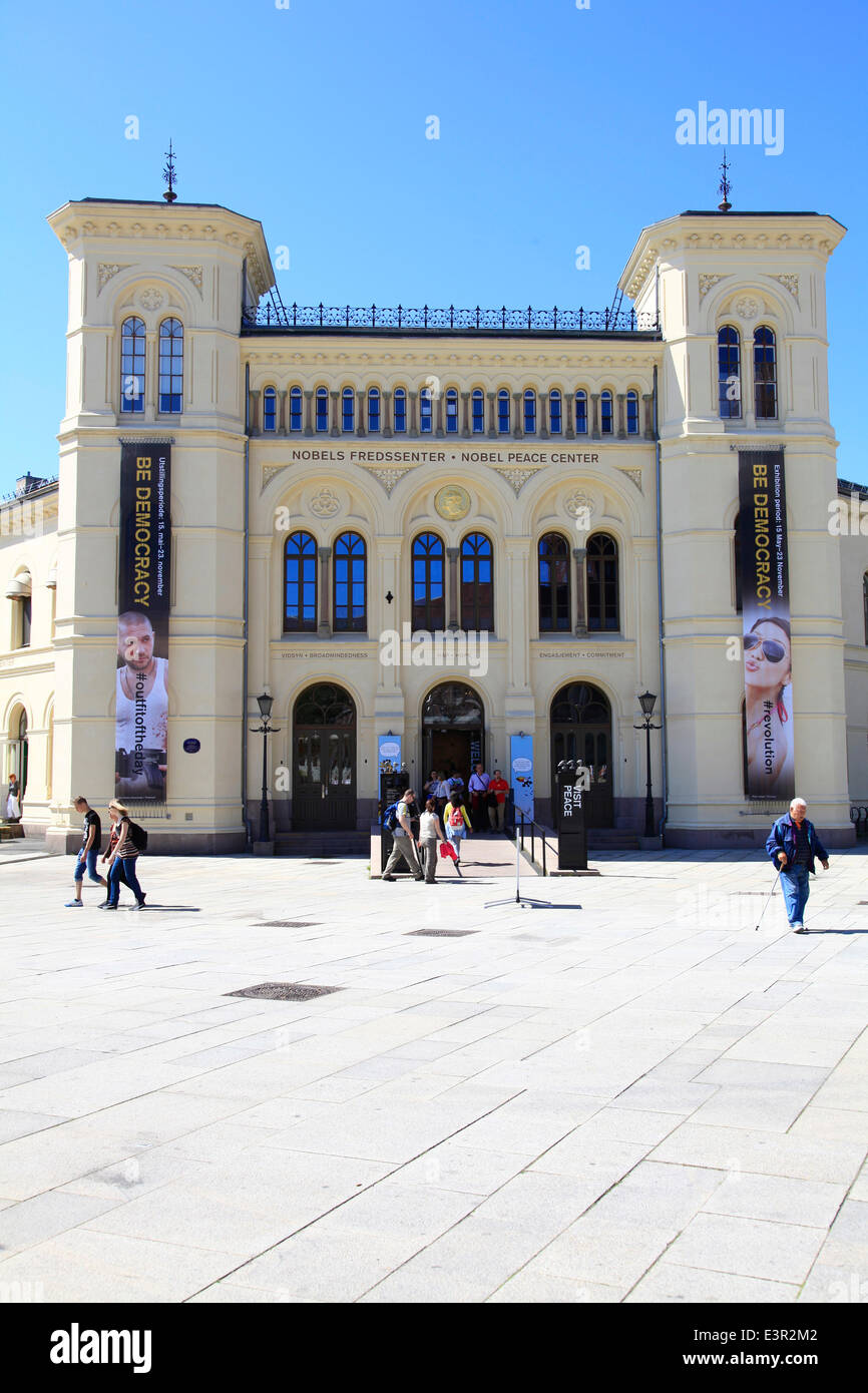 Das Nobel Friedenszentrum präsentiert die Preisträger des Friedensnobelpreises und ihre bahnbrechende Arbeit. Es wurde am 11. Juni 2005 eröffnet. Foto: Klaus Nowottnick Datum: 29. Mai 2014 das Osloer Rathaus ist jedes Jahr am 10. Dezember (Anniv Stockfoto