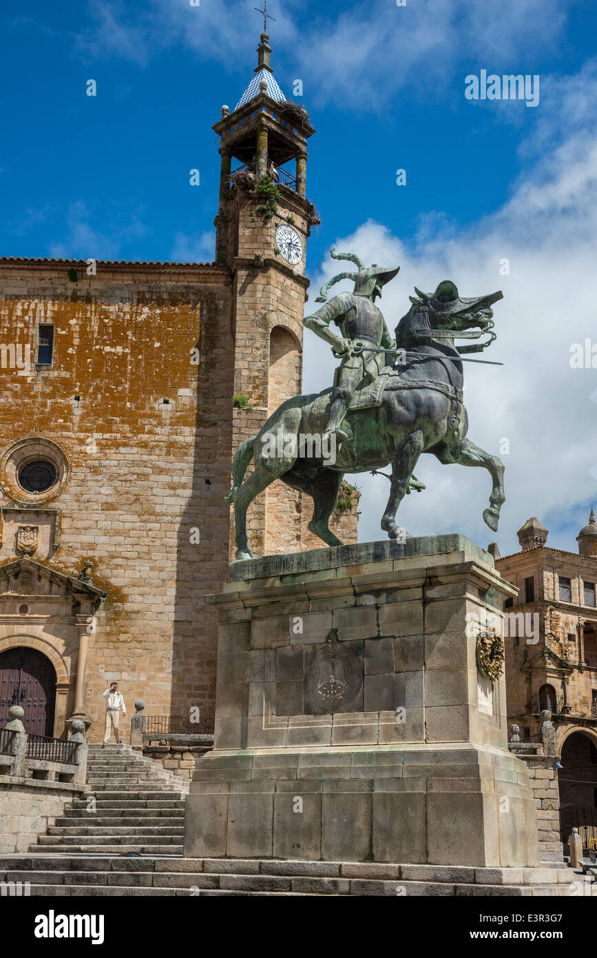 Reiterstatue von Francisco Pizarro vor San Martin Kirche, Plaza Mayor