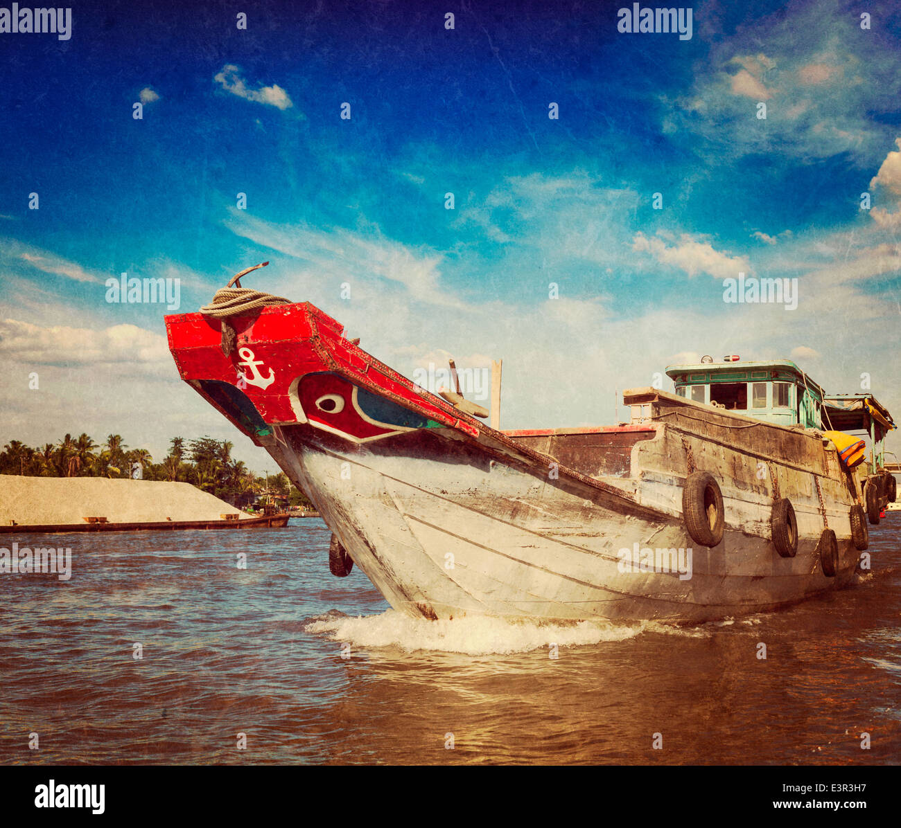 Vintage Retro-Hipster Stil reisen Bild des Bootes auf Mekong-Fluss-Delta, Vietnam mit Grunge Texturen überlagert Stockfoto