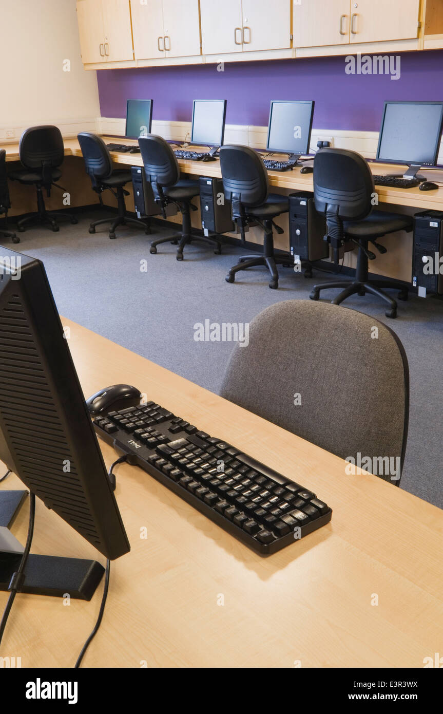 Computing Klassenzimmer in eine moderne Mittelschule. Stockfoto