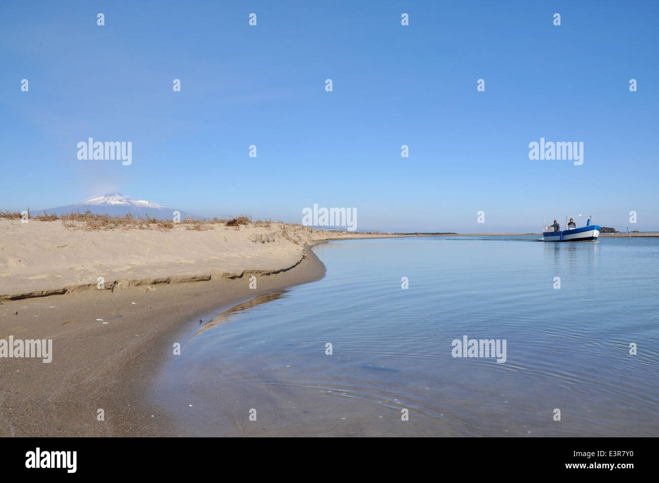 Mund Simeto Fluß, Vulkan Ätna, UNESCO, Catania, Sizilien, Italien Stockfoto