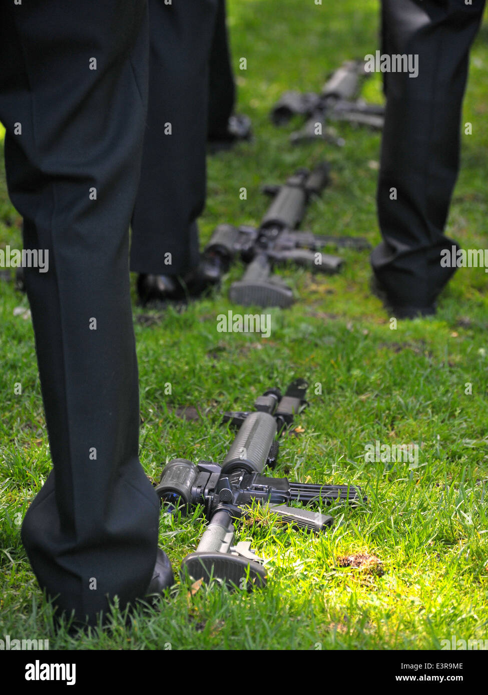 Politiker, besuchen Mitglieder der Öffentlichkeit, Veteranen und militärisches Personal servieren eine Zeremonie zum 70. Jahrestag des d-Day. Stockfoto
