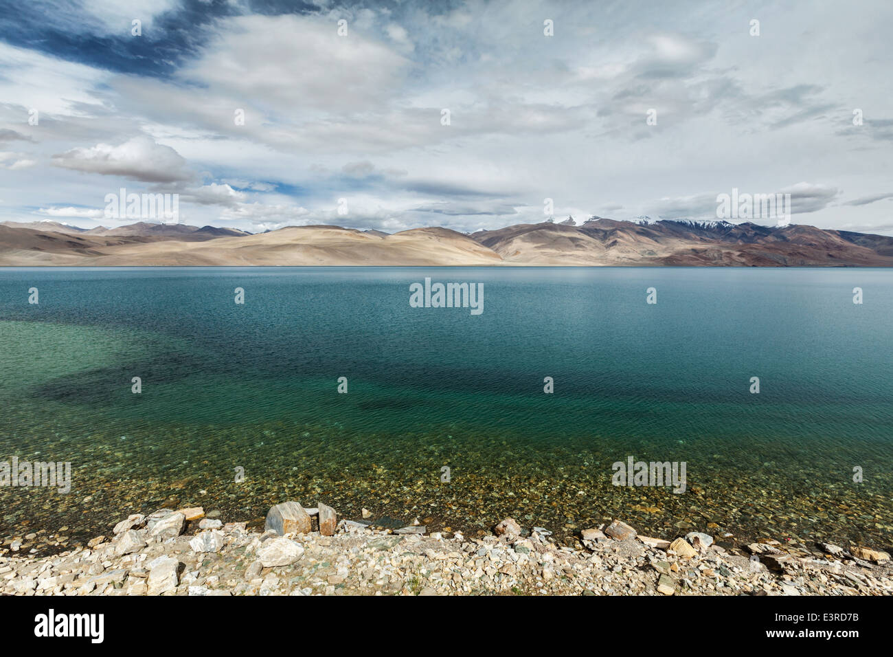 Himalaya-Bergsee im Himalaya Tso Moriri (offizieller Name: Tsomoriri Wetland Conservation Reserve), Korzok, Changthang Stockfoto