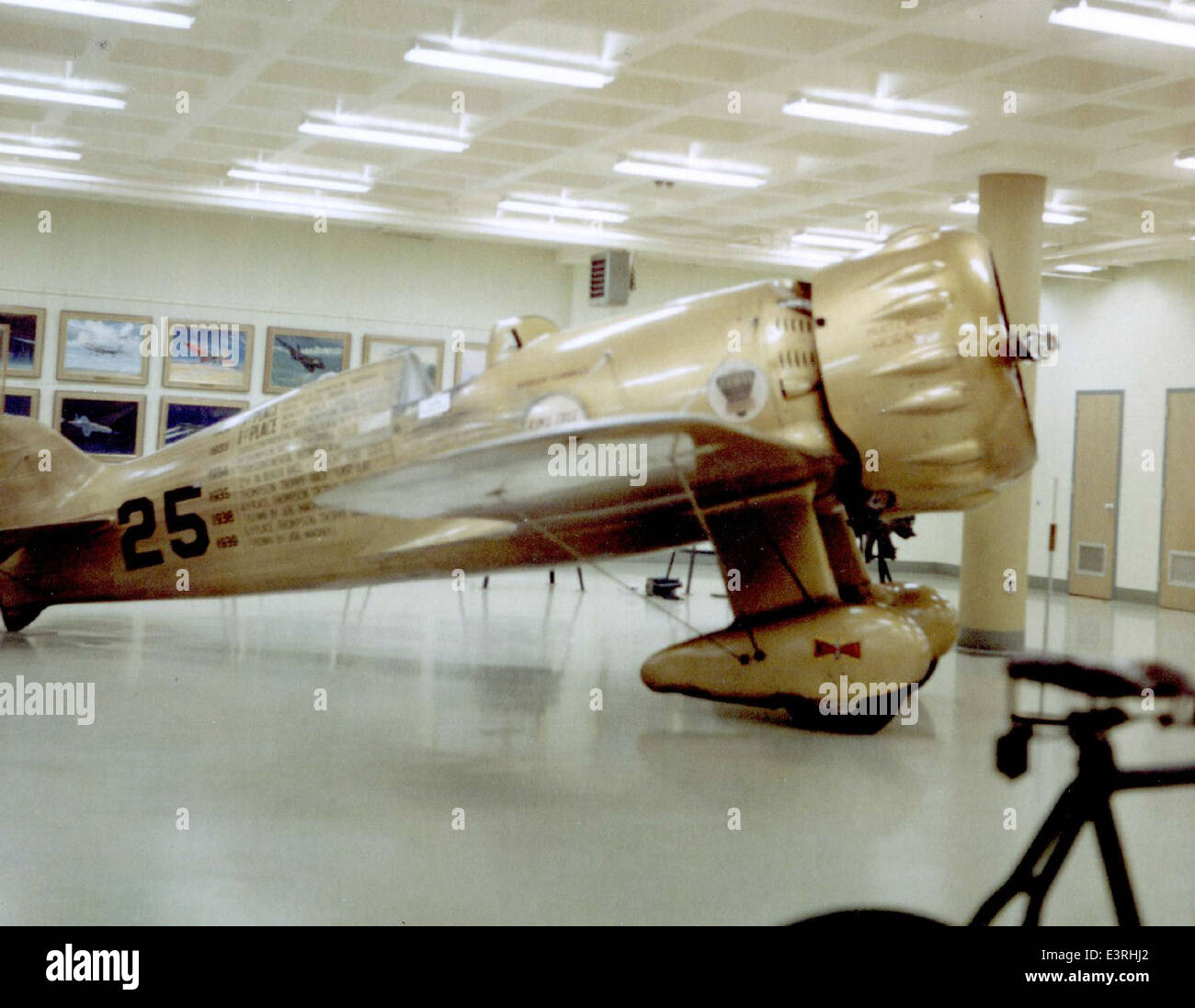 Dieses Foto aus der Charles M. Daniels Collection zeigt den Wedell-Williams Model 44 Air Racer, der von einem Pratt & Whitney R-1690 Hornet Motor angetrieben wird. Die Flugzeuge nahmen an Luftrennen Teil, darunter auch an der Macmillan Ring-Free Special. Stockfoto
