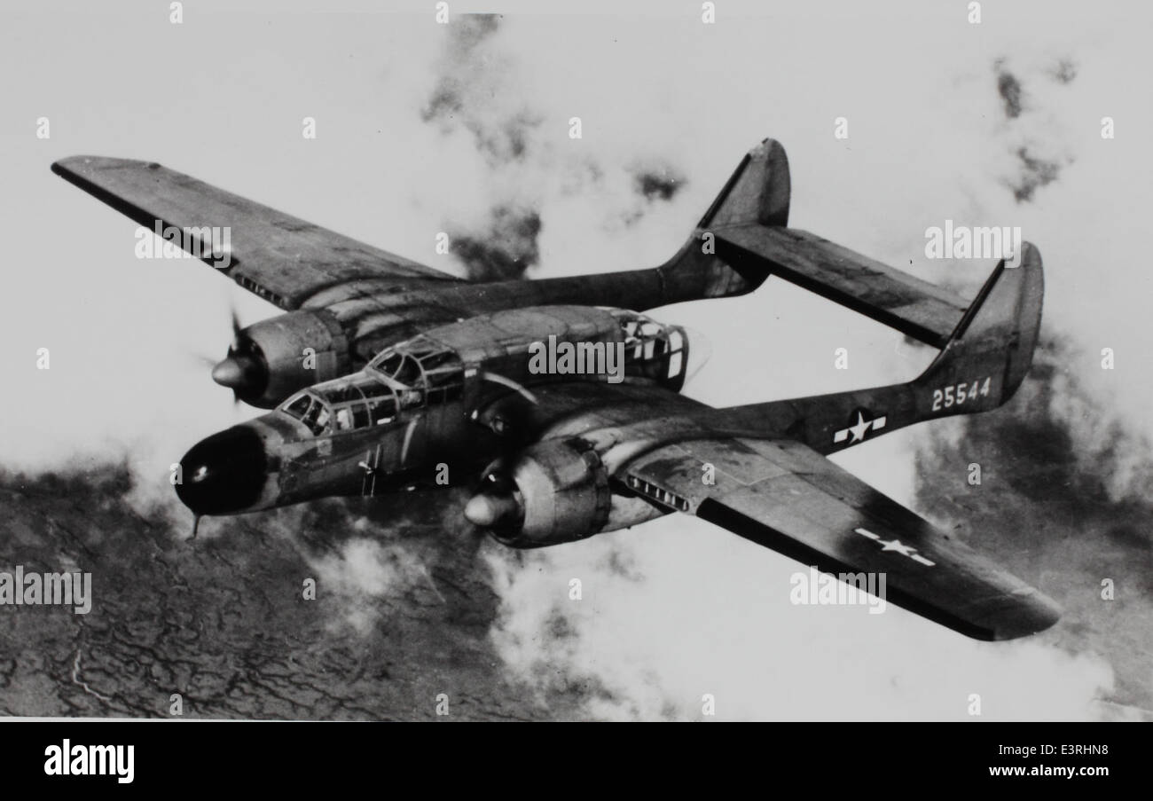 Dieses Foto aus der Charles M. Daniels-Sammlung zeigt die Northrop P-61 Black Widow, ein Nachtjäger der US Army Air Forces, der im Zweiten Weltkrieg zur Fernaufklärung und -Abwehr eingesetzt wurde. Stockfoto