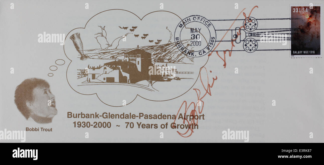 Dieser signierte Umschlag zeigt Bobbi Trout, eine Pionierin der Fliegerei, die für ihre Langstreckenflüge in den 1930er Jahren bekannt ist Die Erfolge der Forelle in der Luftfahrt haben den Weg für Frauen in der Luftfahrt geebnet. Stockfoto