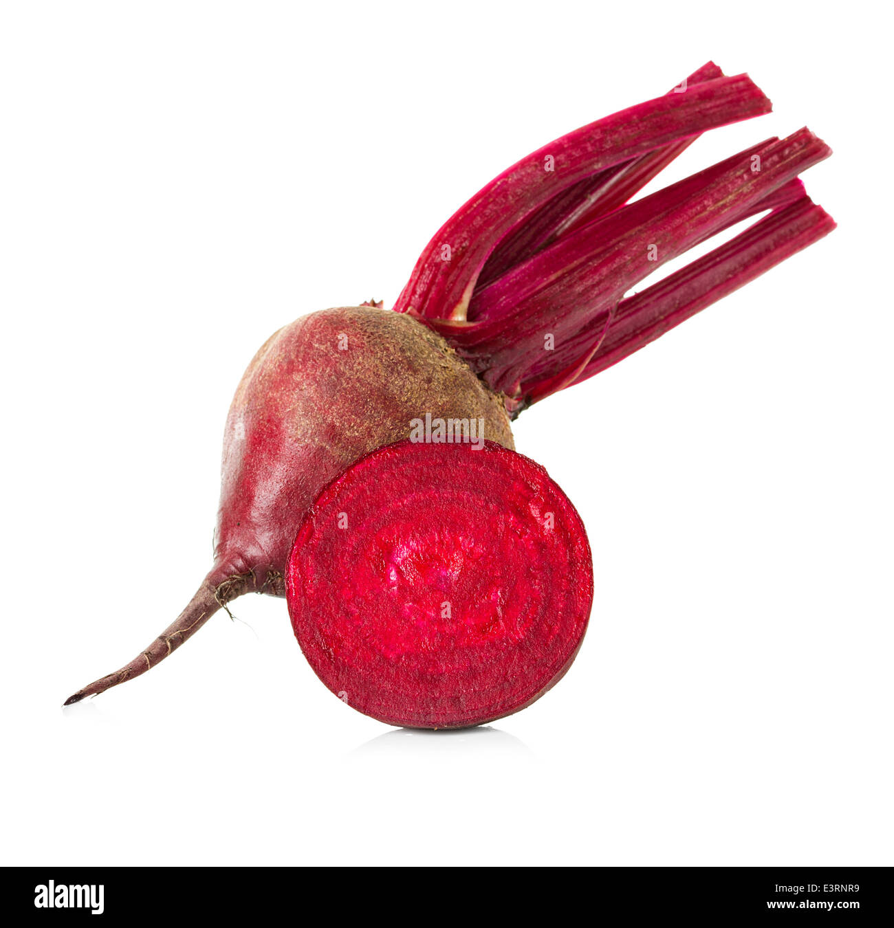 Frische rote Beete, isoliert Stockfoto