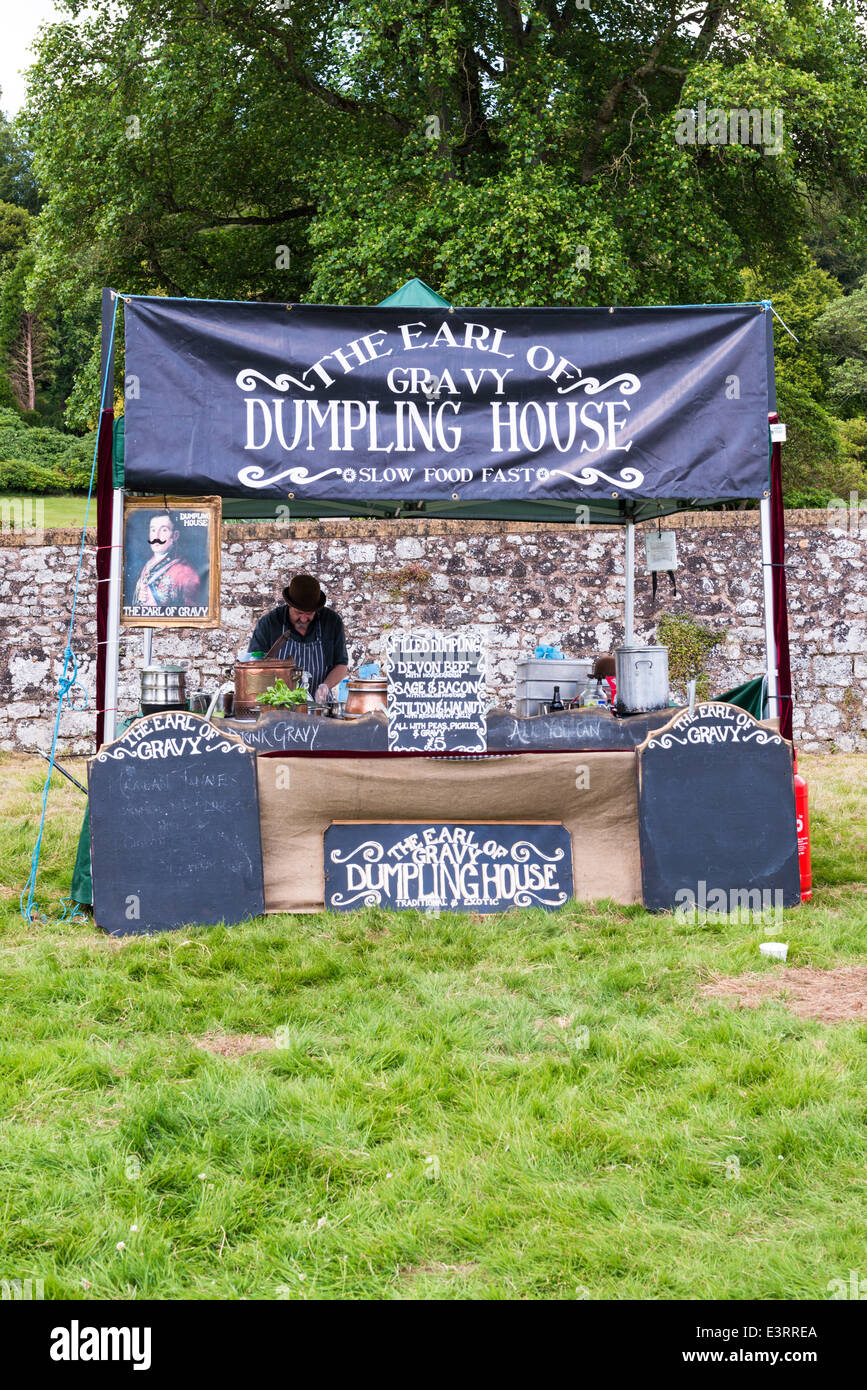 East Devon, England. Juni 2014. Eine Fete und Gartenparty mit Ständen verkauft Gegenstände und Lebensmittel. Stall genannt The Dumpling House. Stockfoto