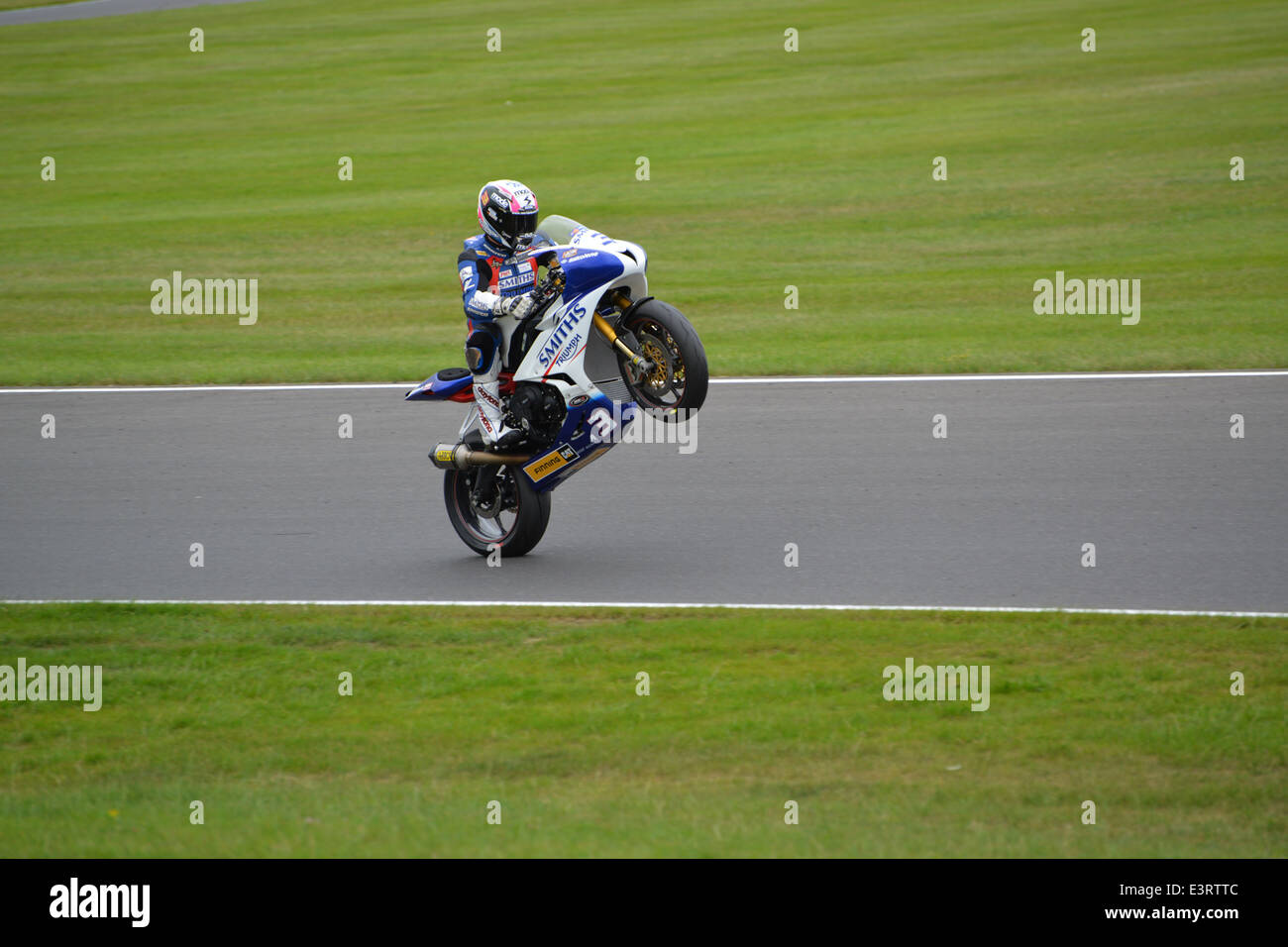 Britische Superbikes Wheelie Stockfoto