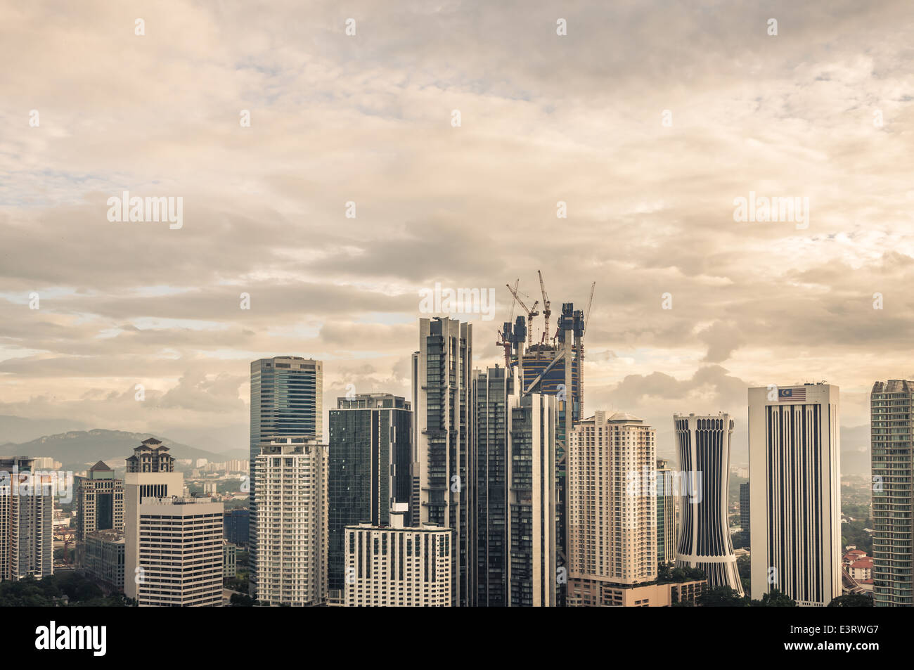 Die Skyline von Kuala Lumpur expandiert weiter im Aufbau. Stockfoto