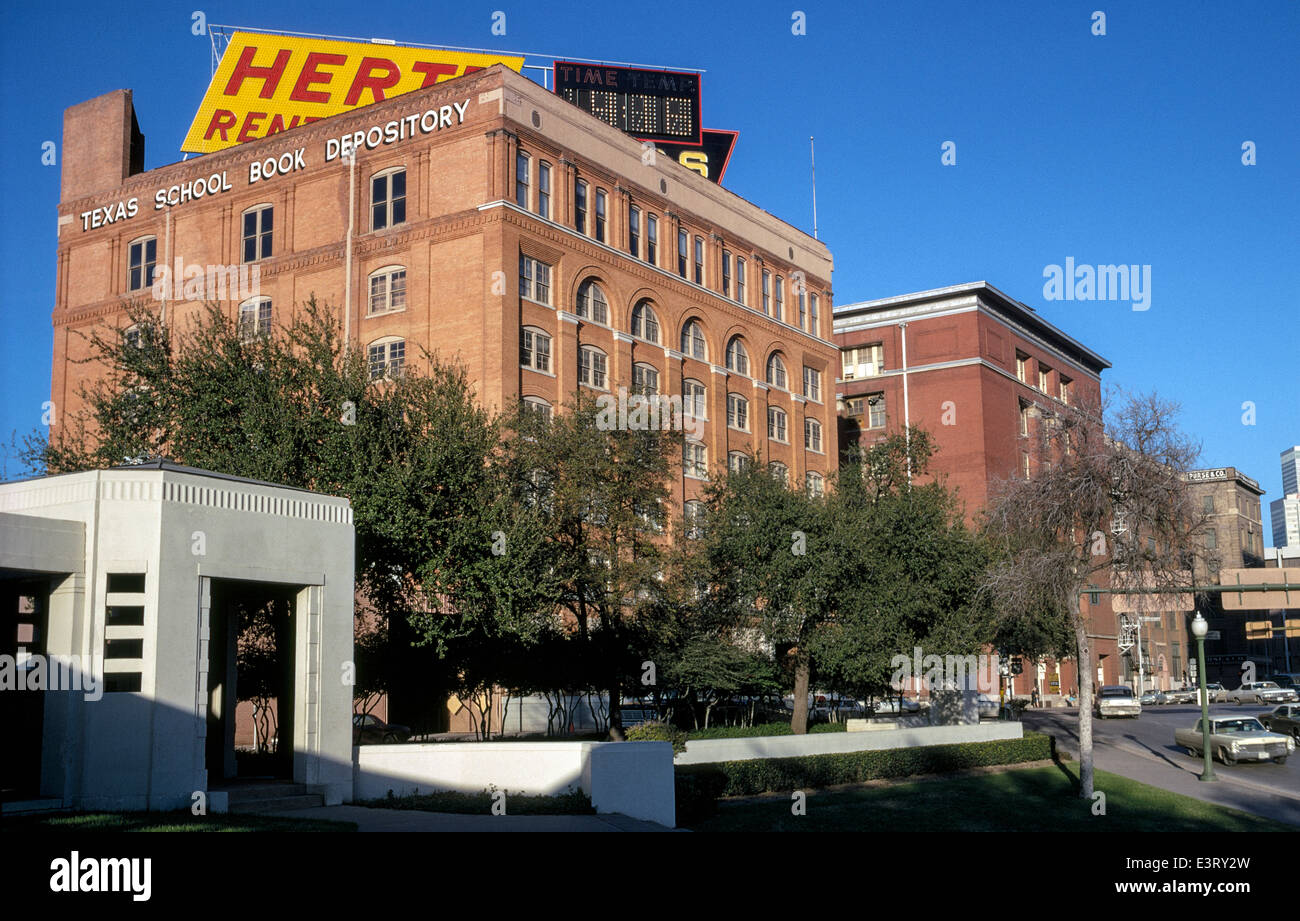 Das Texas School Book Depository Gebäude aus dem Lee Harvey Oswald der 35. US-Präsident Kennedy in Dallas, Texas, USA ermordet. Stockfoto