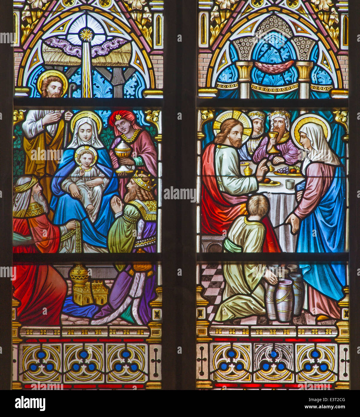Brügge - die Anbetung der Heiligen drei Könige und der Hochzeit zu Cana Szene auf der Windwopane in st. Jacobs Kirche (Jakobskerk). Stockfoto