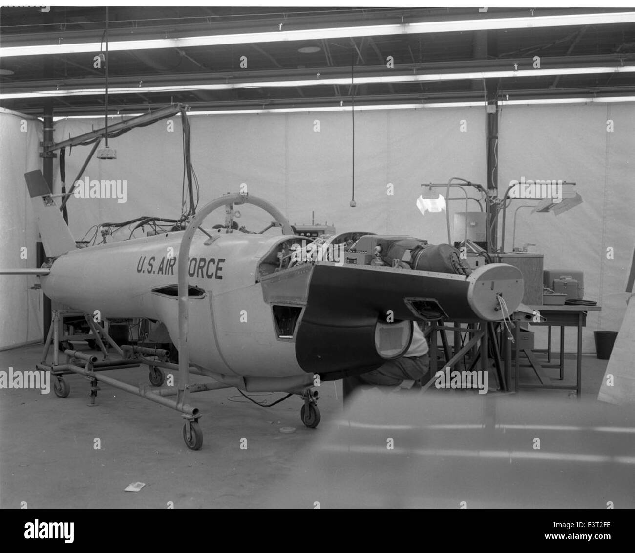 Die Ryan Aeronautical Firebee Drohne mit der Seriennummer 4-06763 war eines der ersten erfolgreichen ferngesteuerten Fahrzeuge, die für die militärische Aufklärung entwickelt wurden. Sie spielte eine wichtige Rolle bei der Entwicklung unbemannter Luftfahrzeuge (UAVs) für militärische Operationen in den 1950er Jahren und darüber hinaus. Stockfoto